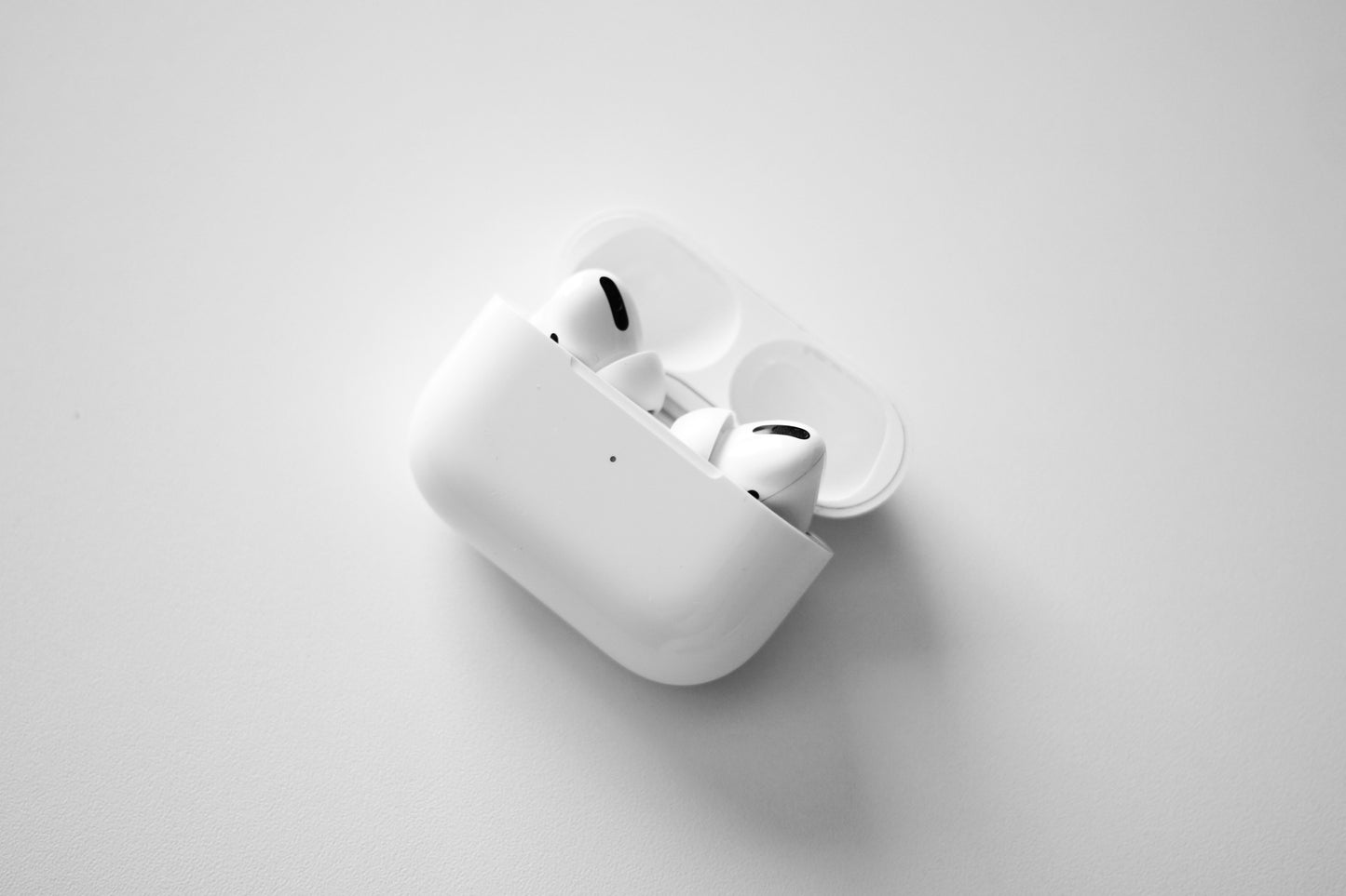 Pro 2 Earbuds – Noise Cancelling, MagSafe Charging Case, Long Battery Life