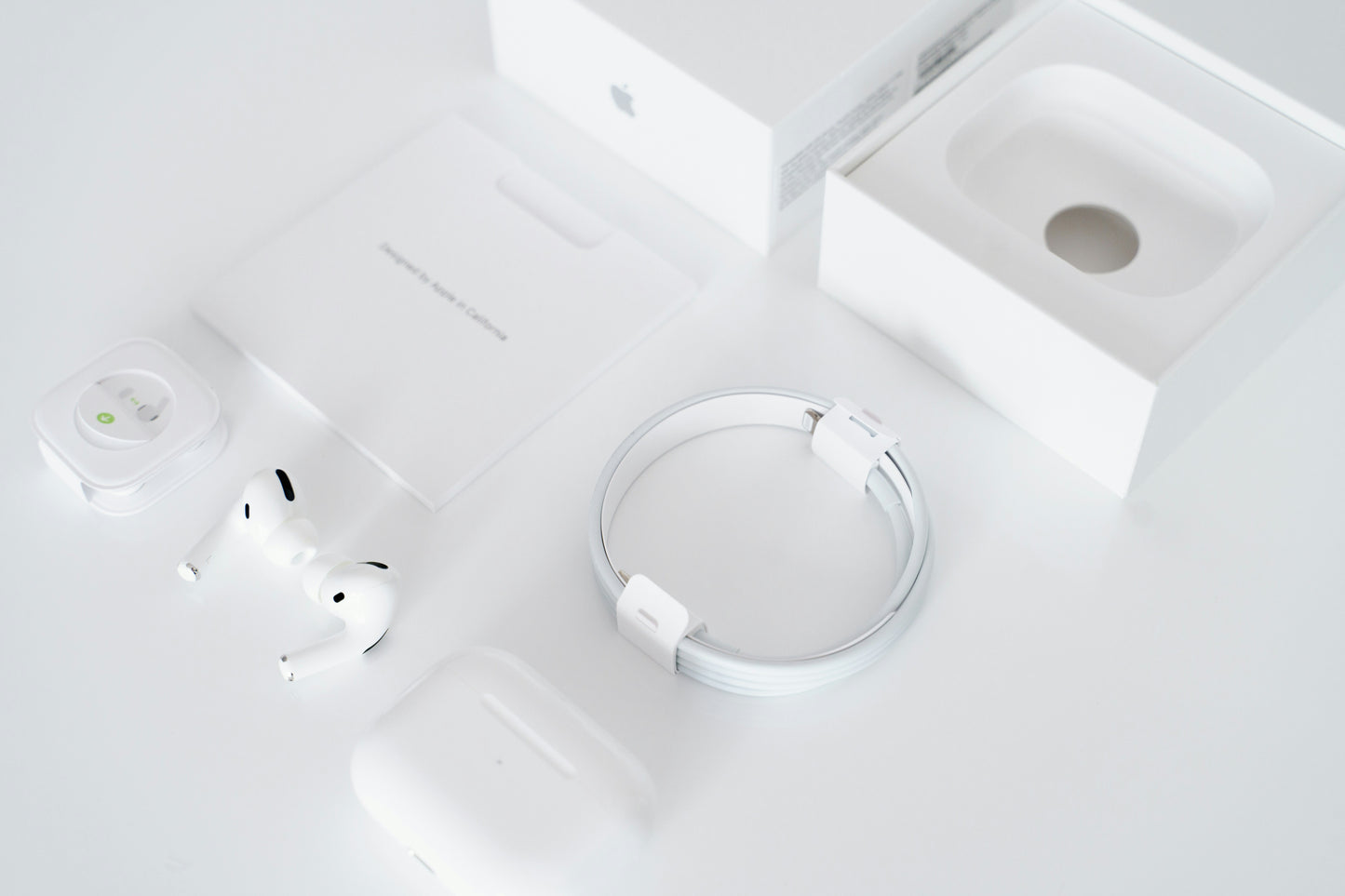 Pro 2 Earbuds – Noise Cancelling, MagSafe Charging Case, Long Battery Life
